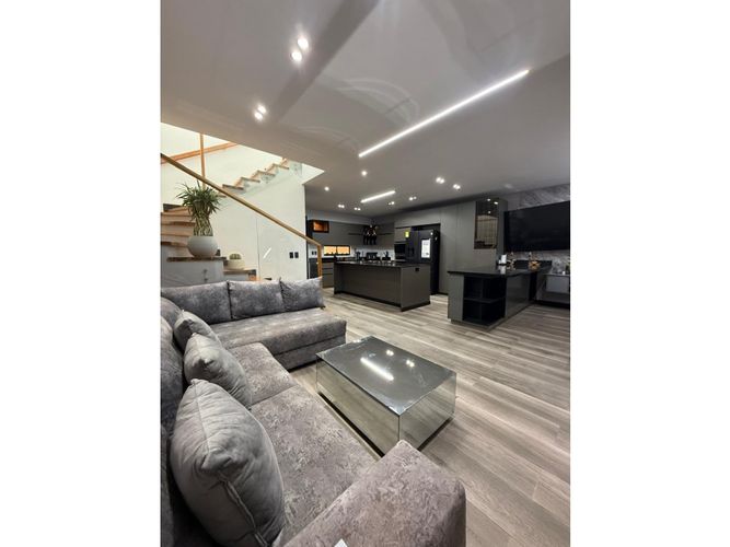 Casa de 3 alcobas en venta en Llano Grande, Rionegro, 118 m² · foto 2 de 24