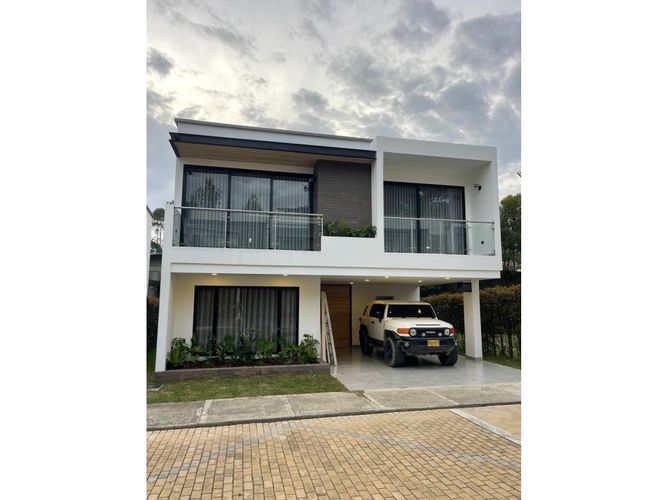 Casa de 4 alcobas en venta en Santa Elena, El Retiro, 261 m² · foto 1 de 7