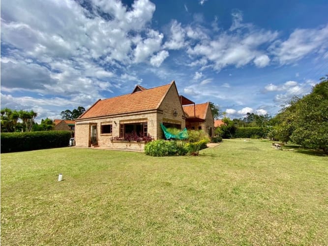 Casa de 4 alcobas en venta en Llano Grande, Rionegro, 300 m² · foto 4 de 24