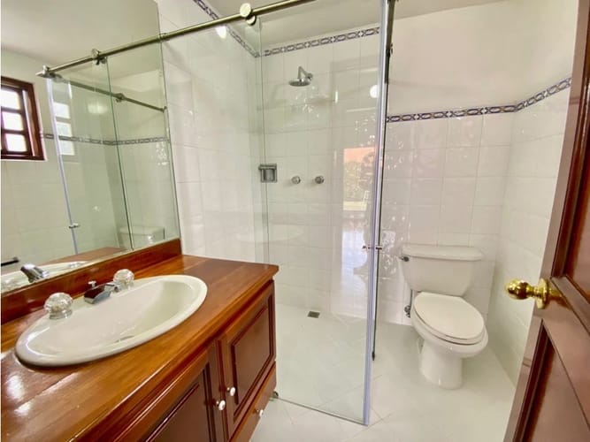 Casa de 4 alcobas en venta en Llano Grande, Rionegro, 300 m² · foto 9 de 24