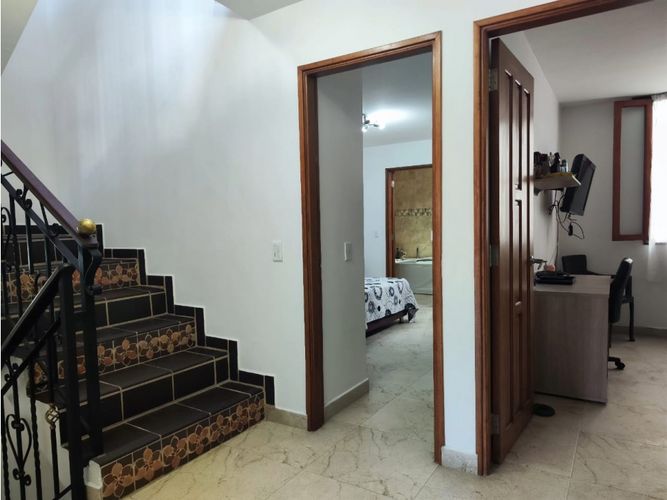 Casa de 5 alcobas en venta en El Porvenir, Rionegro, 272 m² · foto 2 de 15