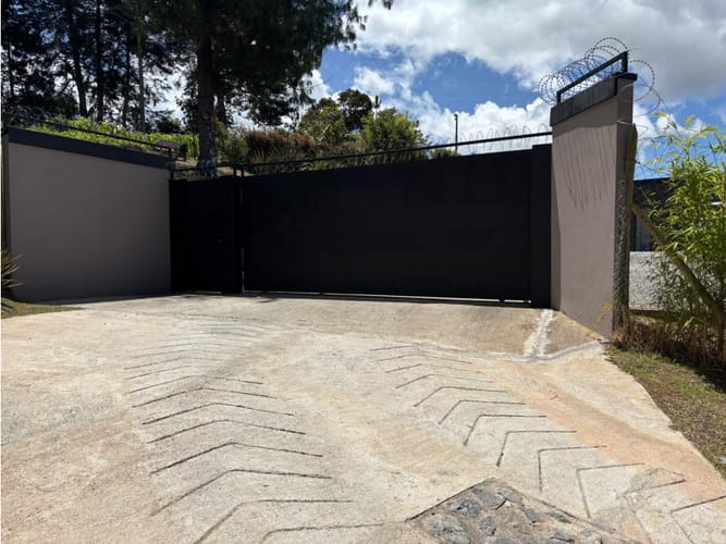 Casa de 6 alcobas en venta en Lejos Del Nido, El Retiro, 410 m² · foto 24 de 24