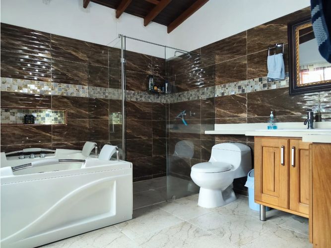 Casa de 5 alcobas en venta en El Porvenir, Rionegro, 272 m² · foto 8 de 15