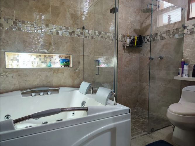 Casa de 5 alcobas en venta en El Porvenir, Rionegro, 272 m² · foto 9 de 15