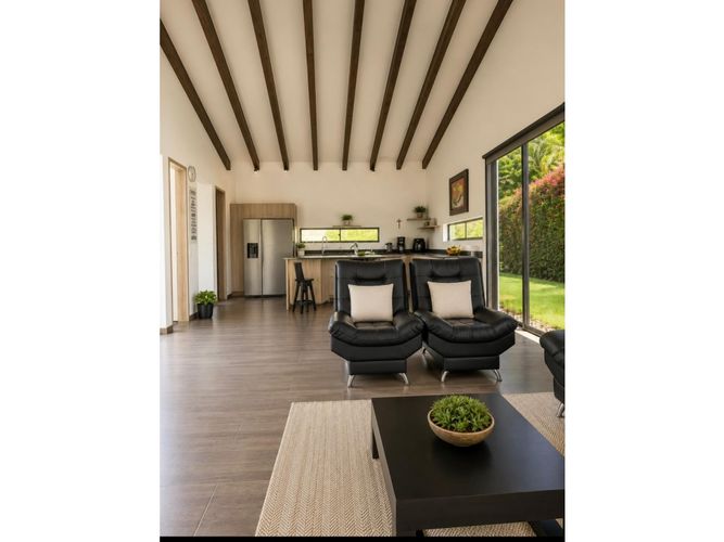 Casa de 5 alcobas en venta en El Cerro, Rionegro, 362 m² · foto 2 de 17