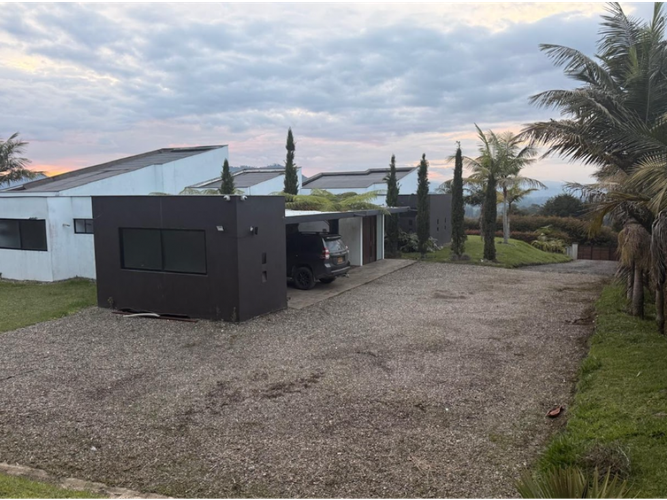 Casa de 5 alcobas en venta en El Cerro, Rionegro, 362 m² · foto 13 de 17