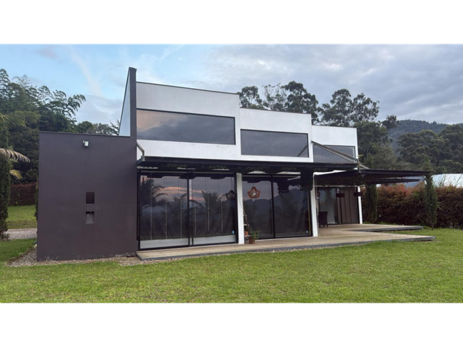 Casa de 5 alcobas en venta en El Cerro, Rionegro, 362 m² · foto 14 de 17