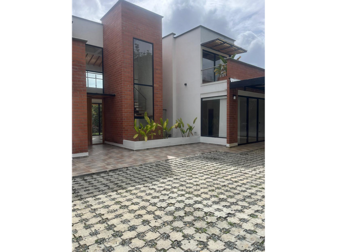Casa de 4 alcobas en venta en El Faro, Rionegro, 280 m² · foto 2 de 24