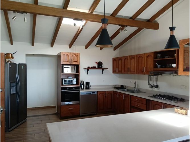 Casa de 4 alcobas en venta en Sajonia, Rionegro, 410 m² · foto 3 de 24