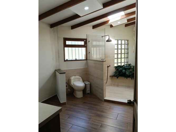 Casa de 4 alcobas en venta en Sajonia, Rionegro, 410 m² · foto 15 de 24