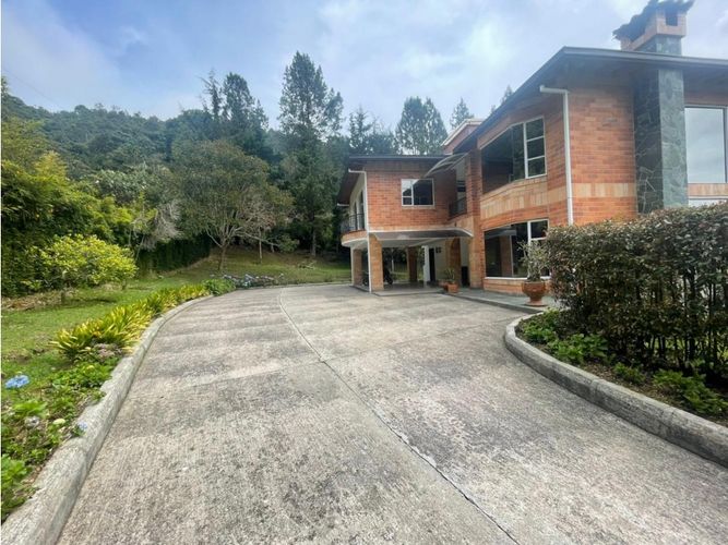 Casa de 6 alcobas en venta en Escobero, Envigado, 350 m² · foto 2 de 24