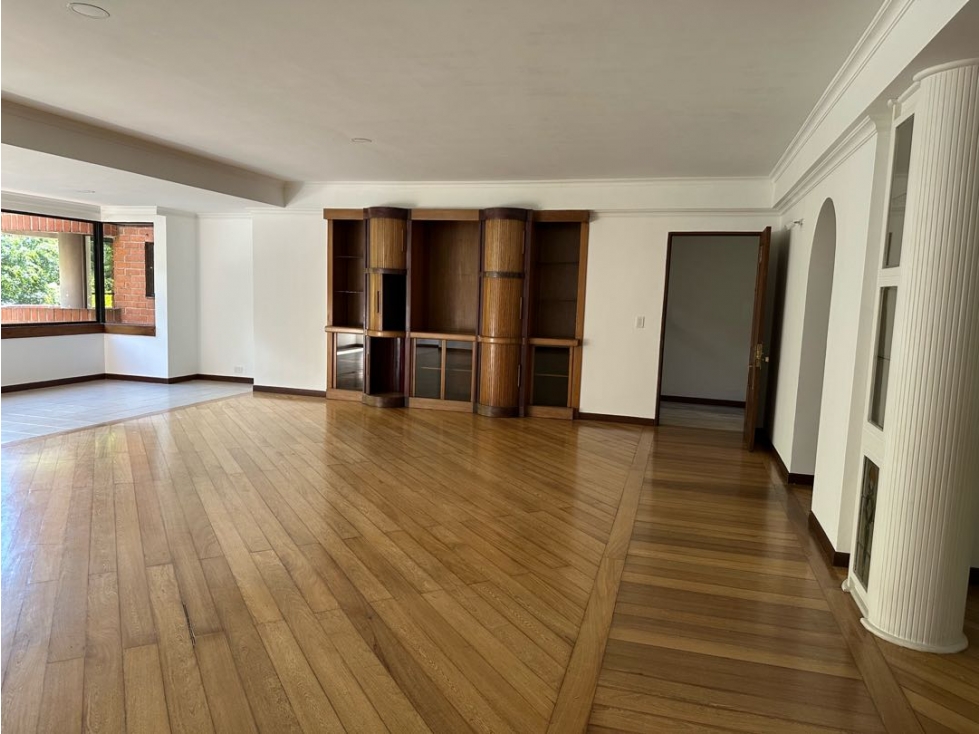 Apartamento en venta en El Poblado, Medellín · foto 2 de 24