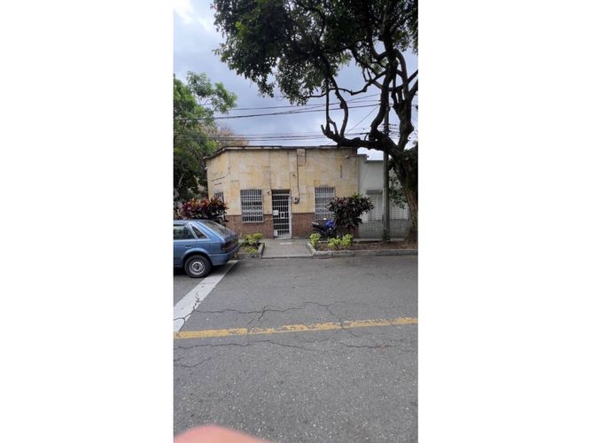 Casa en venta en Buenos Aires, Medellín, 261 m² · foto 2 de 9