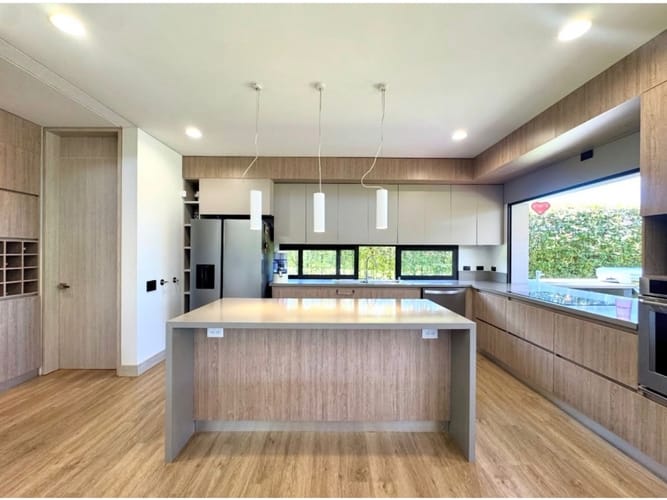 Casa de 3 alcobas en venta en Llano Grande, Rionegro, 366 m² · foto 2 de 18