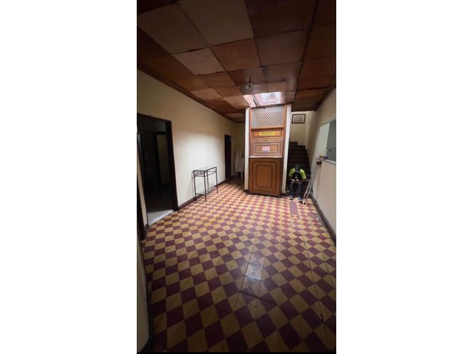 Casa en venta en Buenos Aires, Medellín, 261 m² · foto 6 de 9