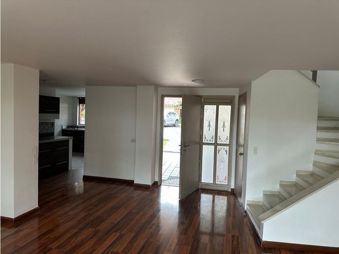Casa de 3 alcobas en venta en Loma Del Chocho, Envigado, 185 m² · foto 2 de 10