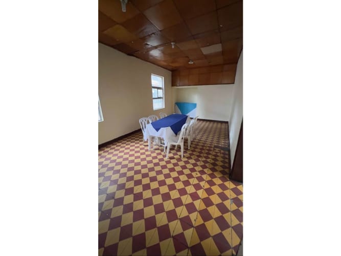 Casa en venta en Buenos Aires, Medellín, 261 m² · foto 8 de 9