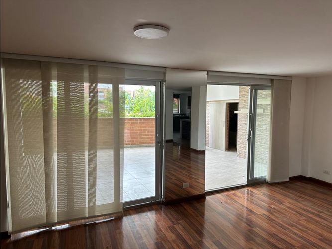 Casa de 3 alcobas en venta en Loma Del Chocho, Envigado, 185 m² · foto 5 de 10