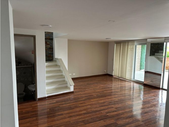 Casa de 3 alcobas en venta en Loma Del Chocho, Envigado, 185 m² · foto 6 de 10