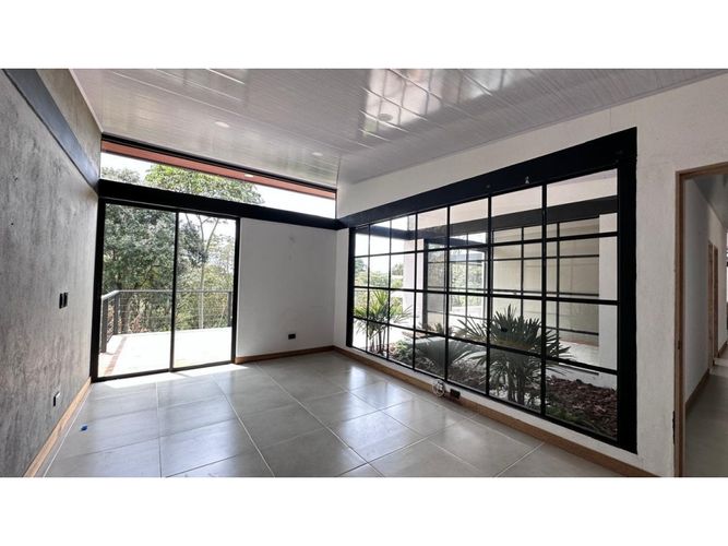 Casa de 4 alcobas en venta en Llano Grande, Rionegro, 341 m² · foto 5 de 14