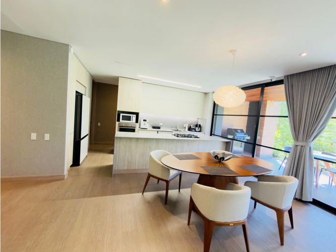 Apartamento de 5 alcobas en venta en Cabeceras De Llanogrande, Rionegro, 207 m² · foto 3 de 24