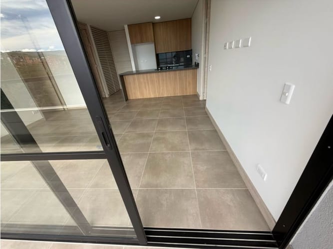 Apartamento de 2 alcobas en venta en El Poblado, Medellín, 87 m² · foto 2 de 24