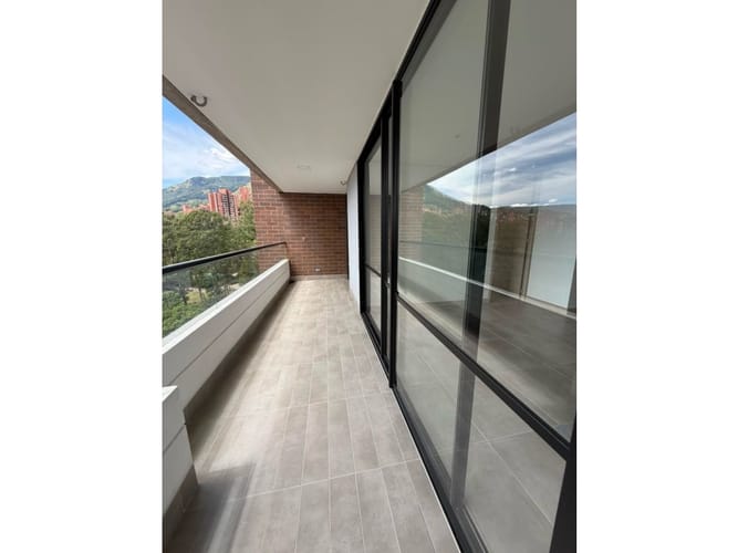 Apartamento de 2 alcobas en venta en El Poblado, Medellín, 87 m² · foto 3 de 24