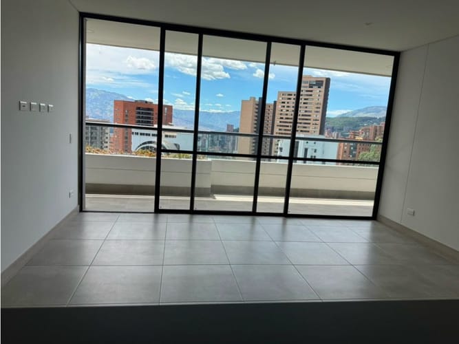 Apartamento de 2 alcobas en venta en El Poblado, Medellín, 87 m² · foto 4 de 24