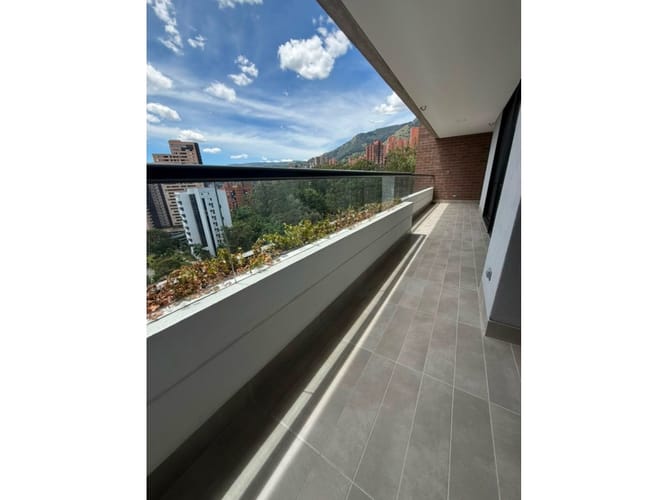 Apartamento de 2 alcobas en venta en El Poblado, Medellín, 87 m² · foto 7 de 24