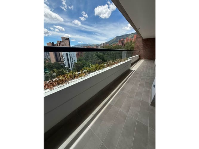 Apartamento de 2 alcobas en venta en El Poblado, Medellín, 87 m² · foto 8 de 24