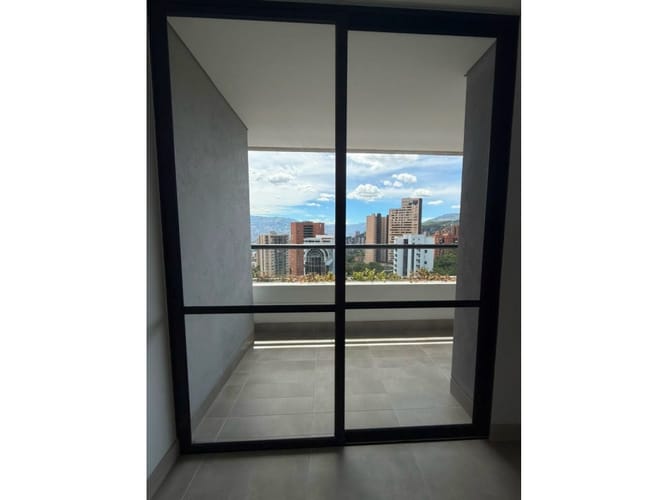 Apartamento de 2 alcobas en venta en El Poblado, Medellín, 87 m² · foto 9 de 24