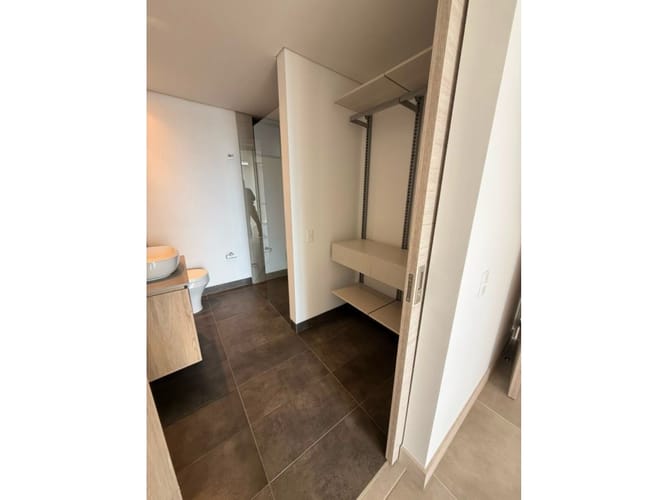 Apartamento de 2 alcobas en venta en El Poblado, Medellín, 87 m² · foto 18 de 24