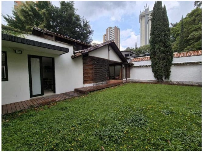 Casa de 5 alcobas en venta en El Poblado, Medellín, 300 m² · foto 2 de 24