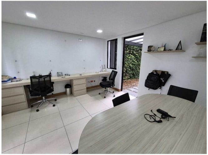 Casa de 5 alcobas en venta en El Poblado, Medellín, 300 m² · foto 7 de 24