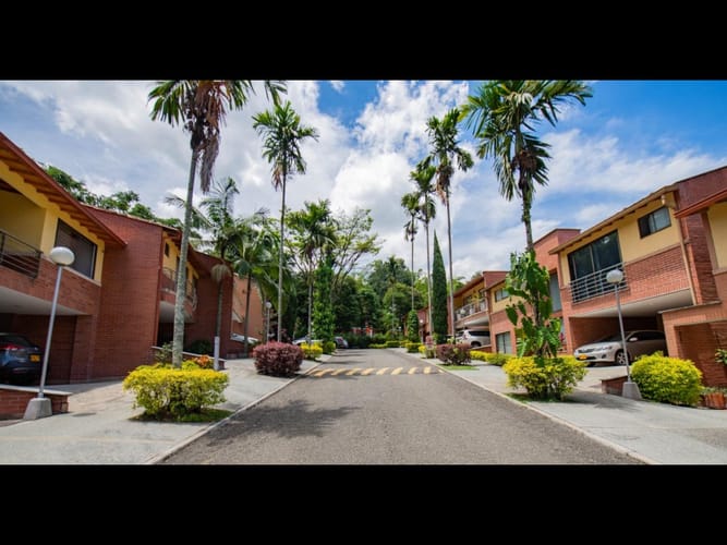Casa de 3 alcobas en venta en Loma Del Esmeraldal, Envigado, 273 m² · foto 15 de 16