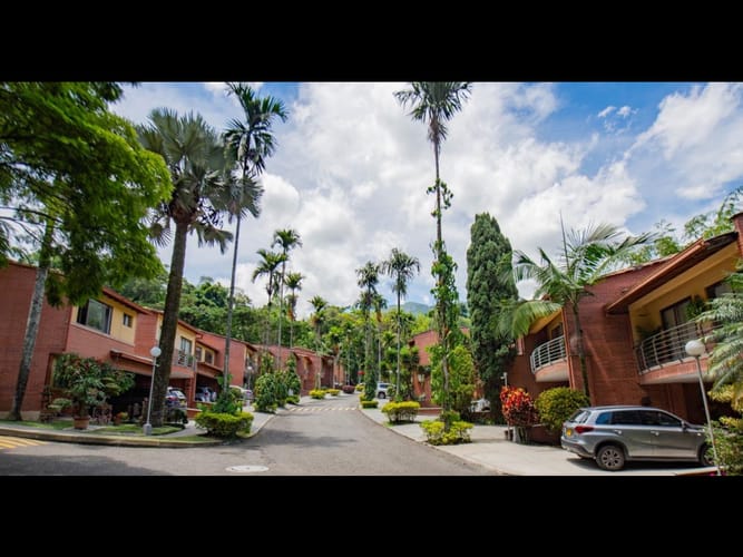 Casa de 3 alcobas en venta en Loma Del Esmeraldal, Envigado, 273 m² · foto 16 de 16