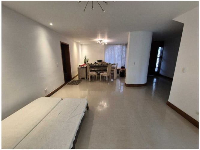 Casa de 5 alcobas en venta en El Poblado, Medellín, 300 m² · foto 10 de 24