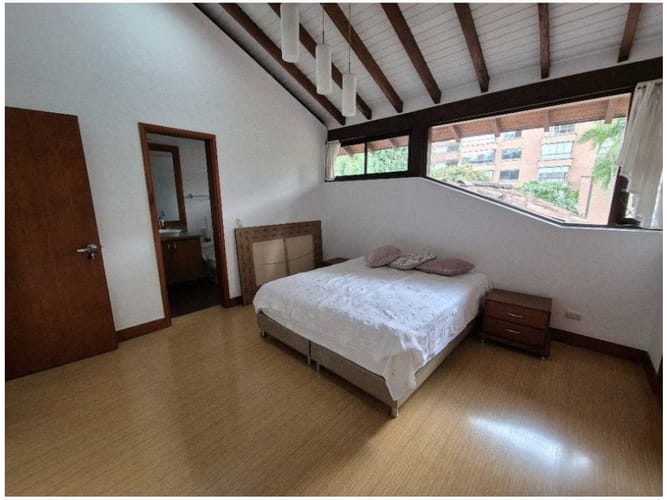 Casa de 5 alcobas en venta en El Poblado, Medellín, 300 m² · foto 17 de 24