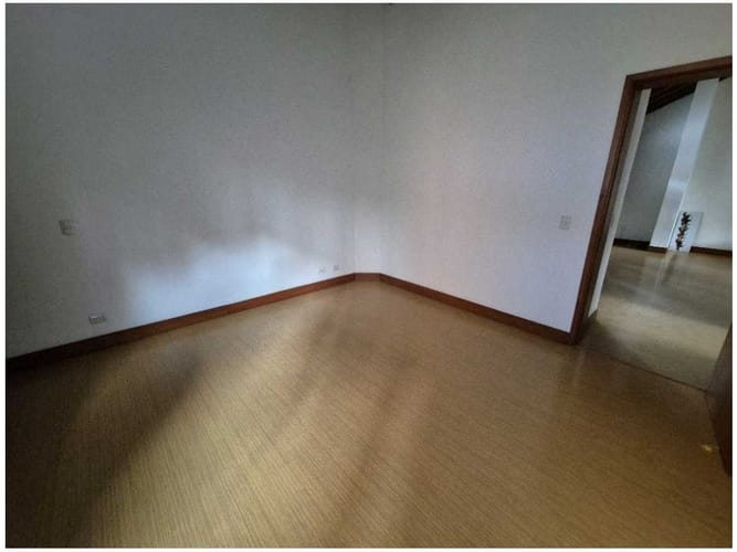 Casa de 5 alcobas en venta en El Poblado, Medellín, 300 m² · foto 19 de 24
