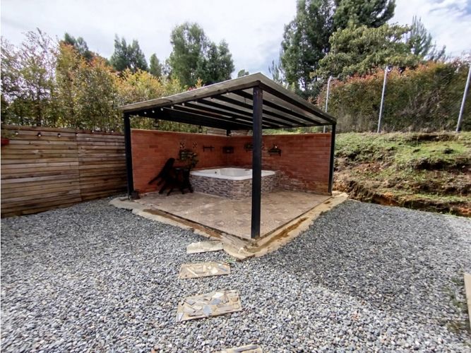 Casa de 4 alcobas en venta en Santa Elena, Guarne, 300 m² · foto 2 de 19