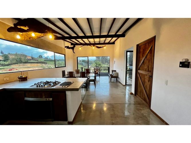 Casa de 3 alcobas en venta en San Antonio De Pereira, El Carmen de Viboral, 200 m² · foto 2 de 18