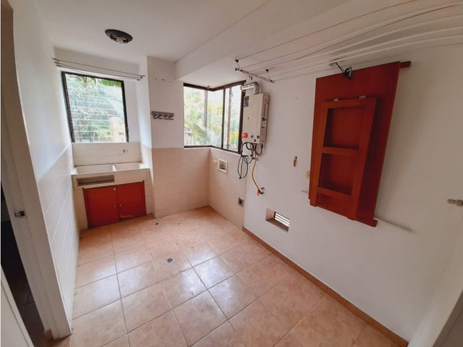 Apartamento de 3 alcobas en arriendo en Los Balsos, Medellín, 200 m² · foto 3 de 24