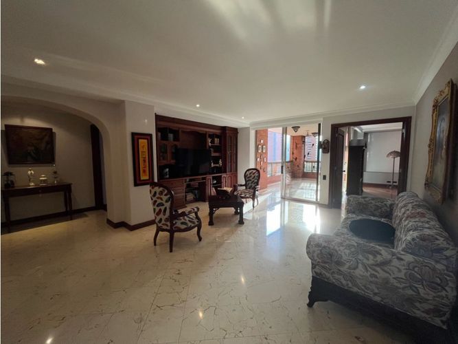 Apartamento de 4 alcobas en venta en La Florida, Medellín, 410 m² · foto 2 de 24
