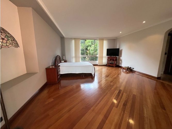 Apartamento de 4 alcobas en venta en La Florida, Medellín, 410 m² · foto 8 de 24