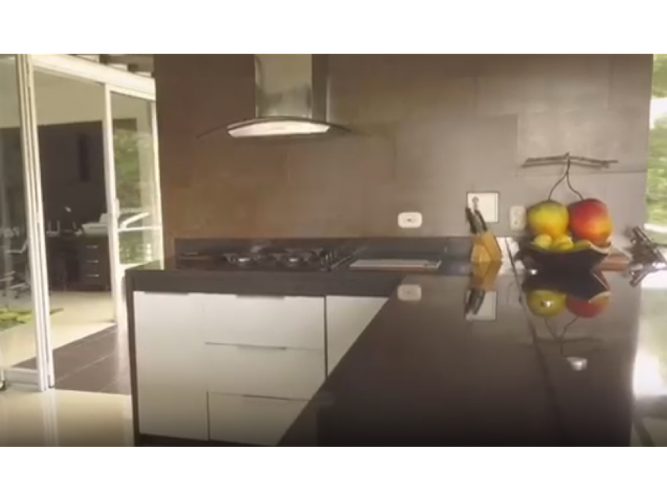 Casa de 5 alcobas en venta en Llano Grande, Rionegro, 550 m² · foto 3 de 7