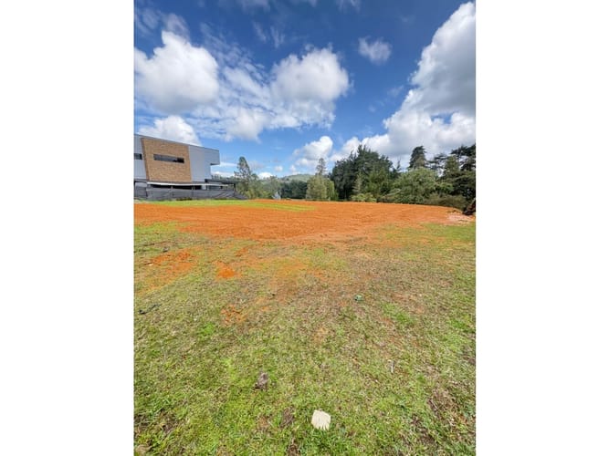 Lote en venta en Las Palmas, Envigado, 2363 m² · foto 2 de 6