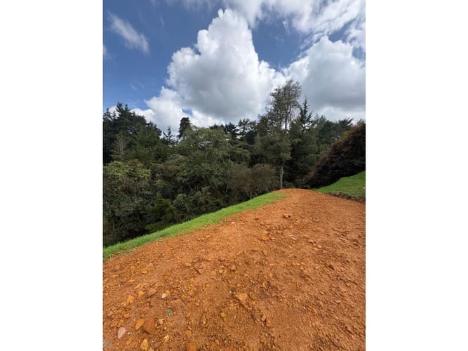 Lote en venta en Las Palmas, Envigado, 2363 m² · foto 4 de 6
