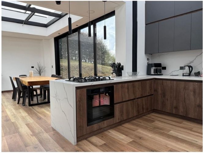 Casa de 3 alcobas en venta en Las Palmas, Medellín, 248 m² · foto 2 de 8