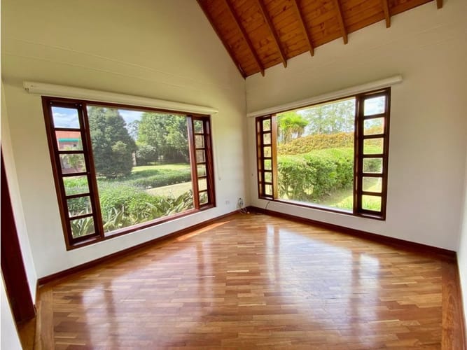 Casa de 4 alcobas en arriendo en Llano Grande, Rionegro, 300 m² · foto 3 de 24