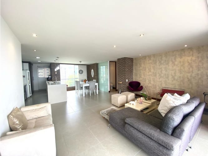 Apartamento de 2 alcobas en arriendo en El Tesoro, Medellín, 147 m² · foto 2 de 16